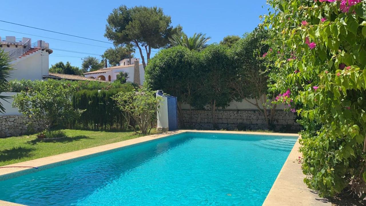Beautiful With Pool, Barbecue, And Garden Villa *