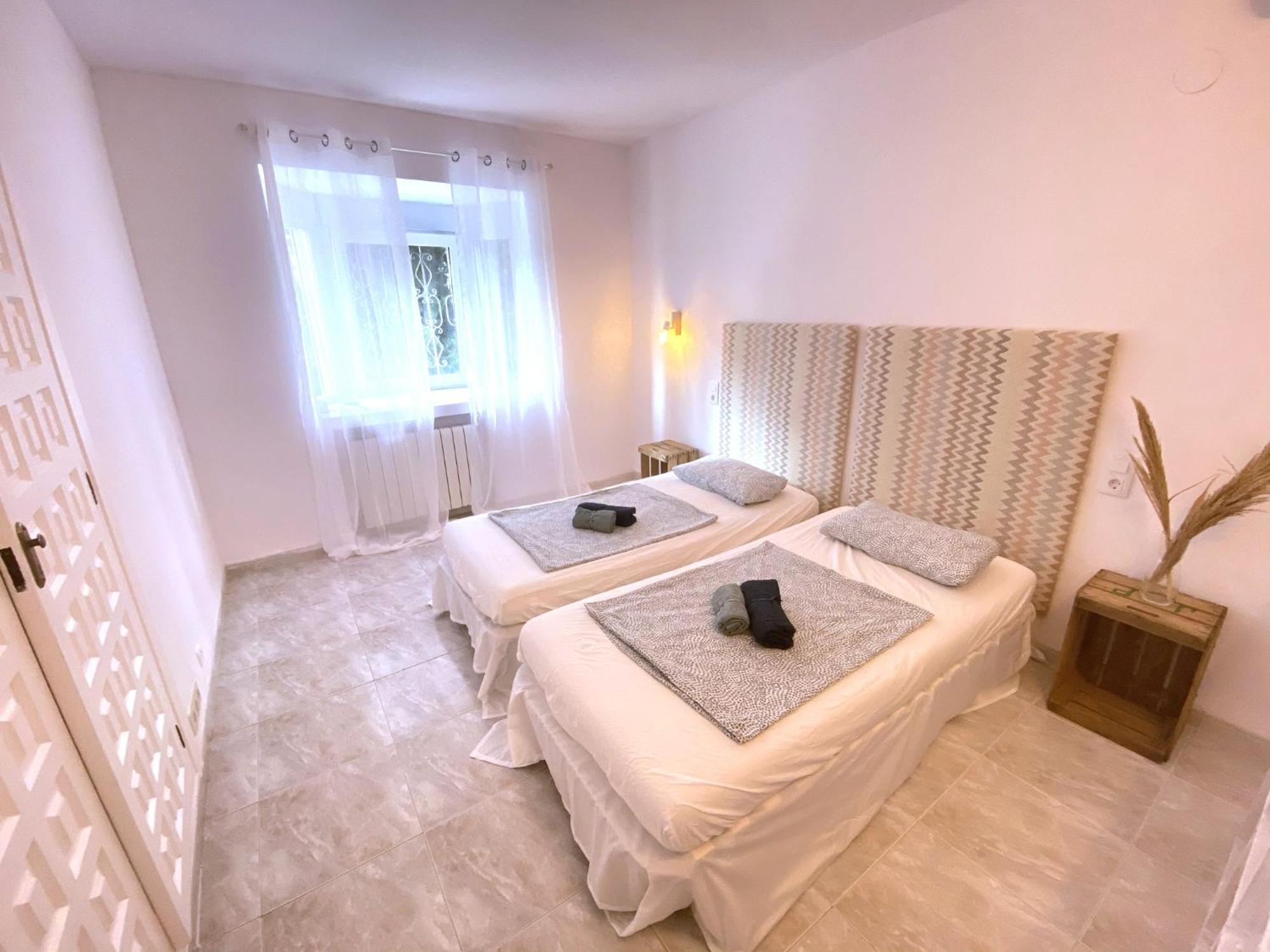 Beautiful With Pool, Barbecue, And Garden Villa
