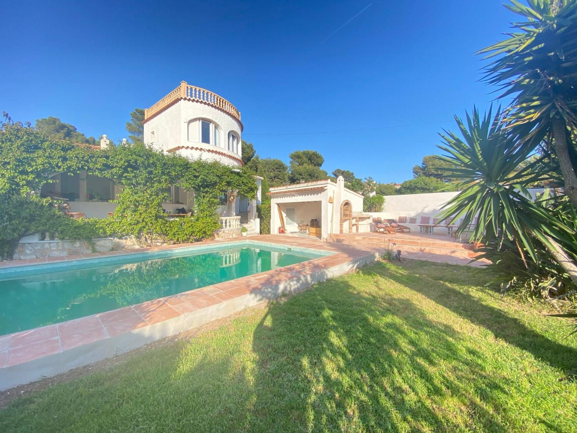 Beautiful With Pool, Barbecue, And Garden Villa